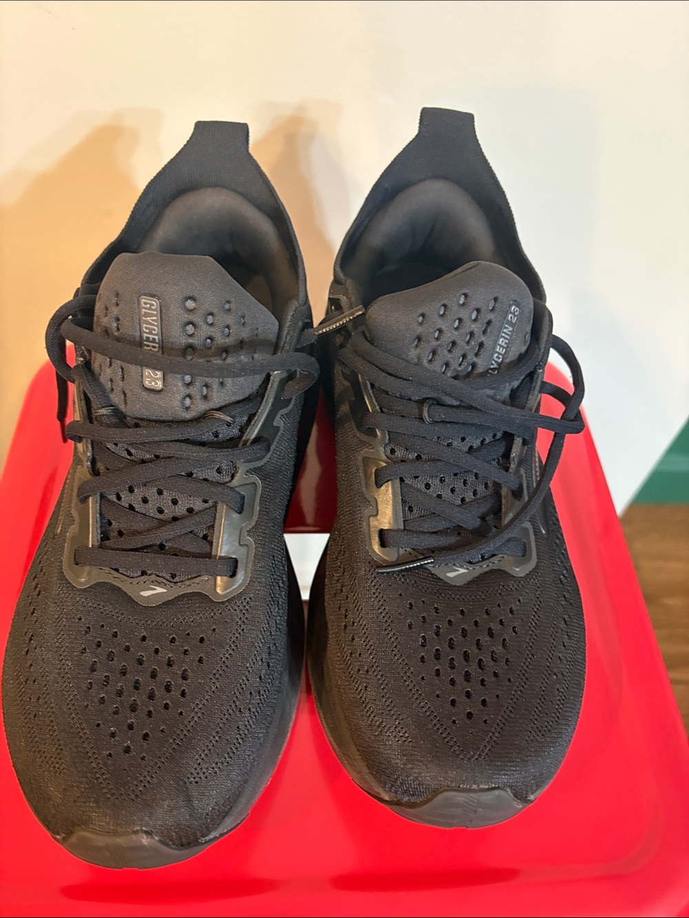 Brooks Men's Black Running Shoes - Glide Design- Men 8.5 Women’s 10